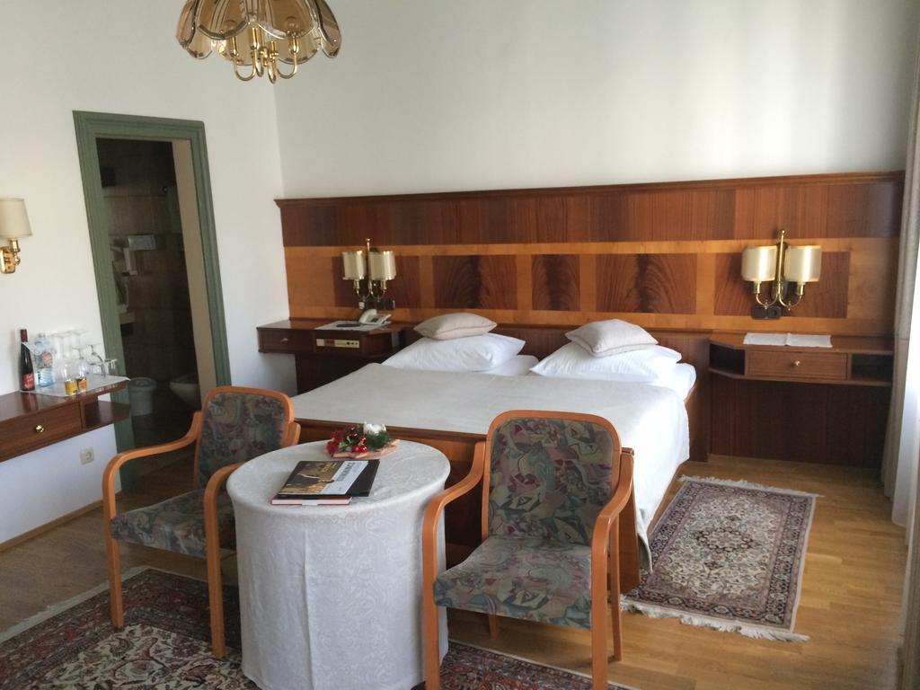 Seehotel Schwan Gmunden Buitenkant foto